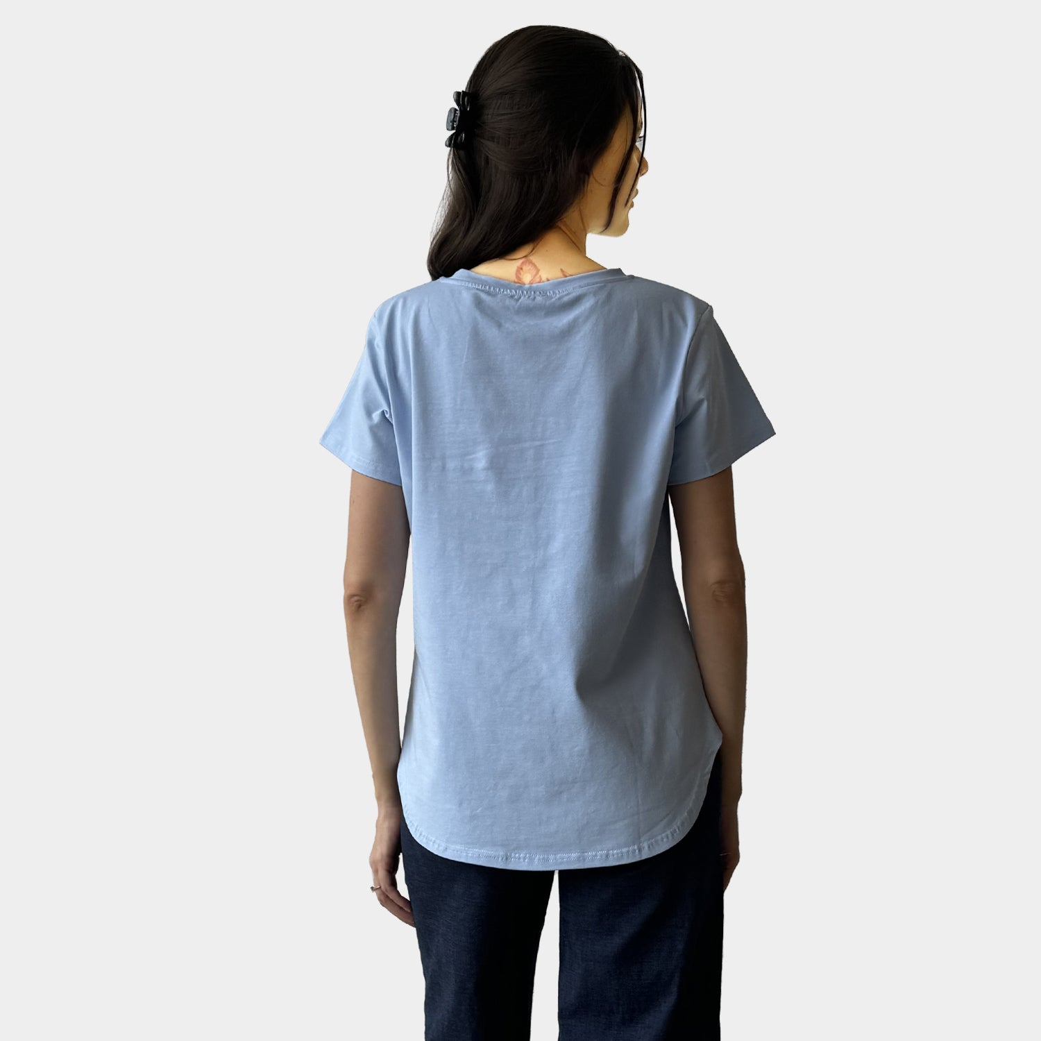 AM24057 V-NECK TEE