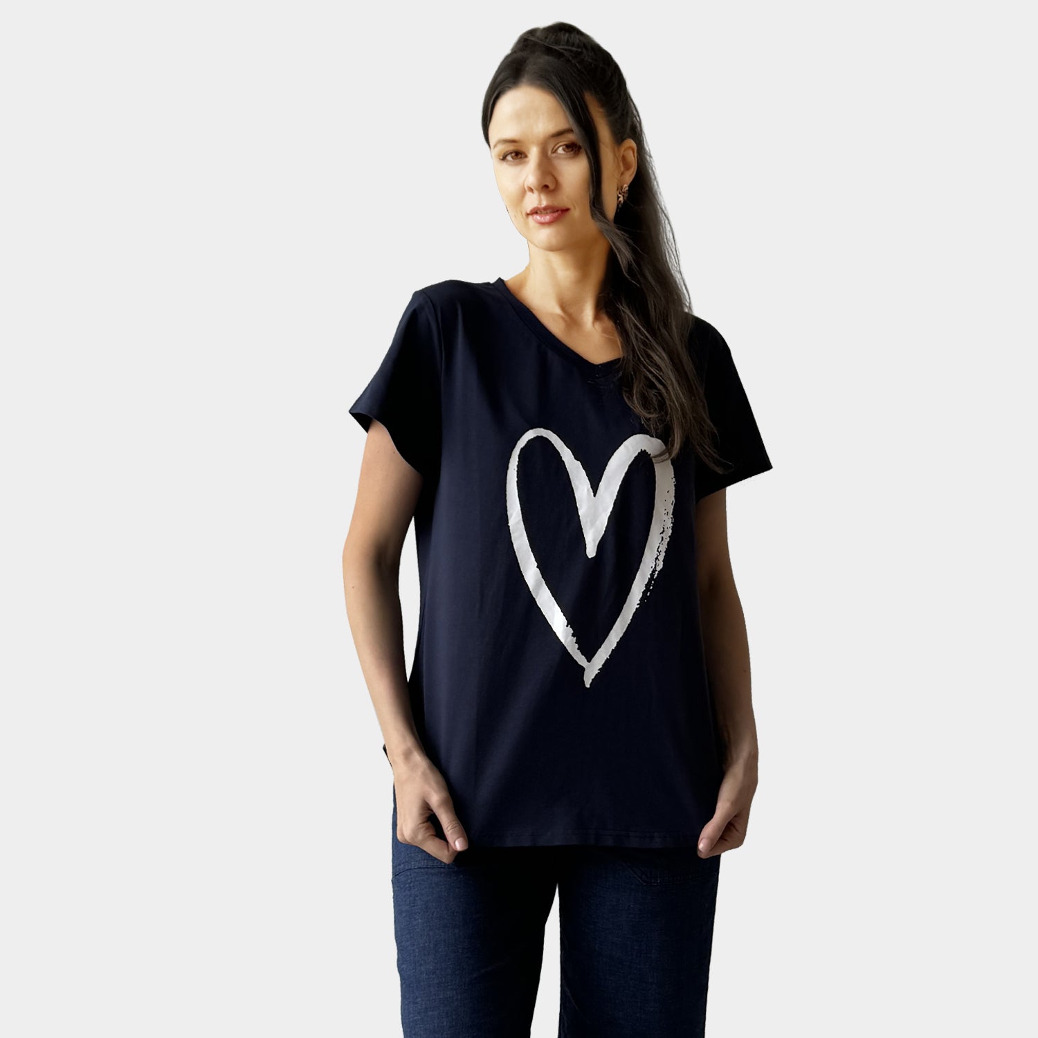 AM022202 LOVE HEART PRINT V NECK TEE