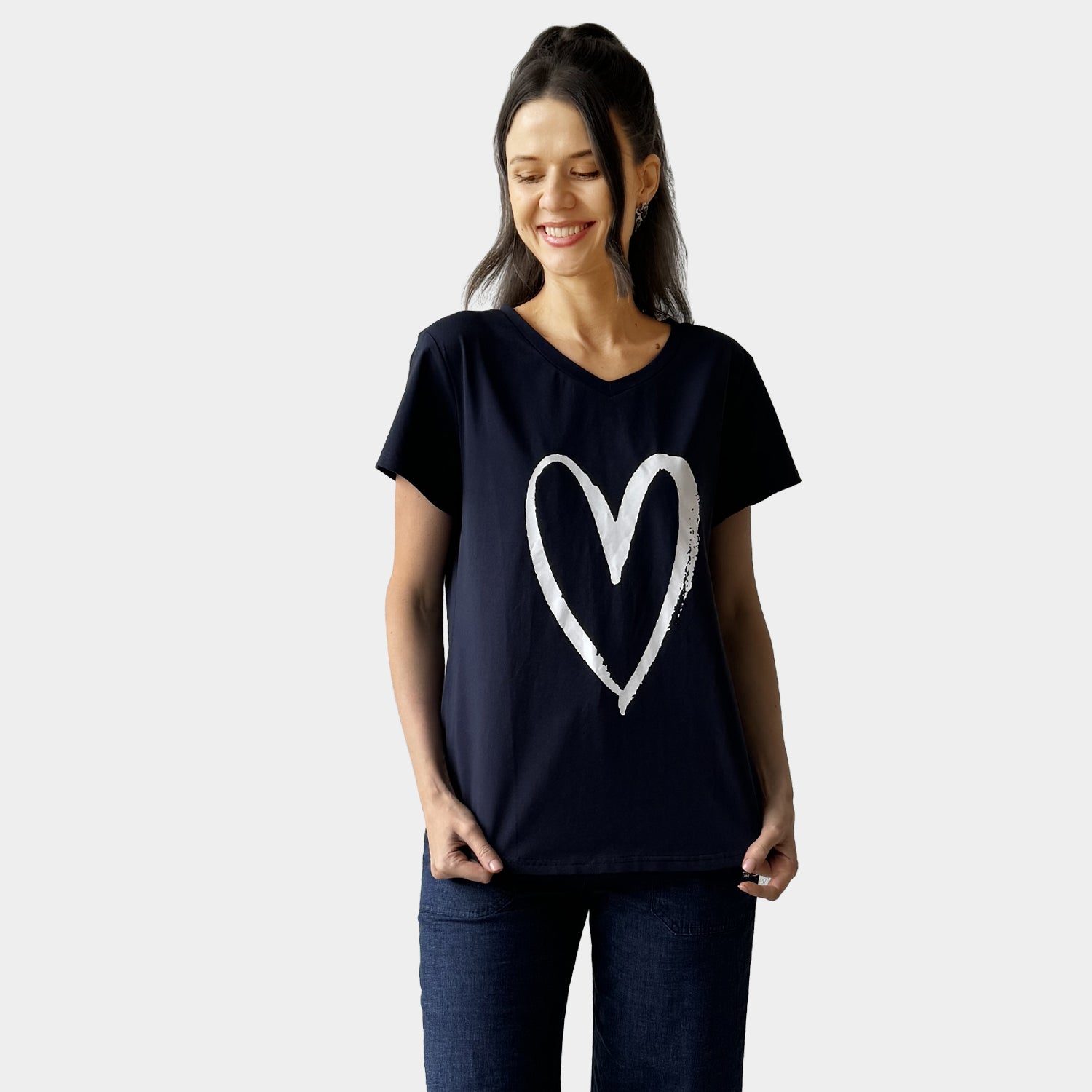 AM022202 LOVE HEART PRINT V NECK TEE