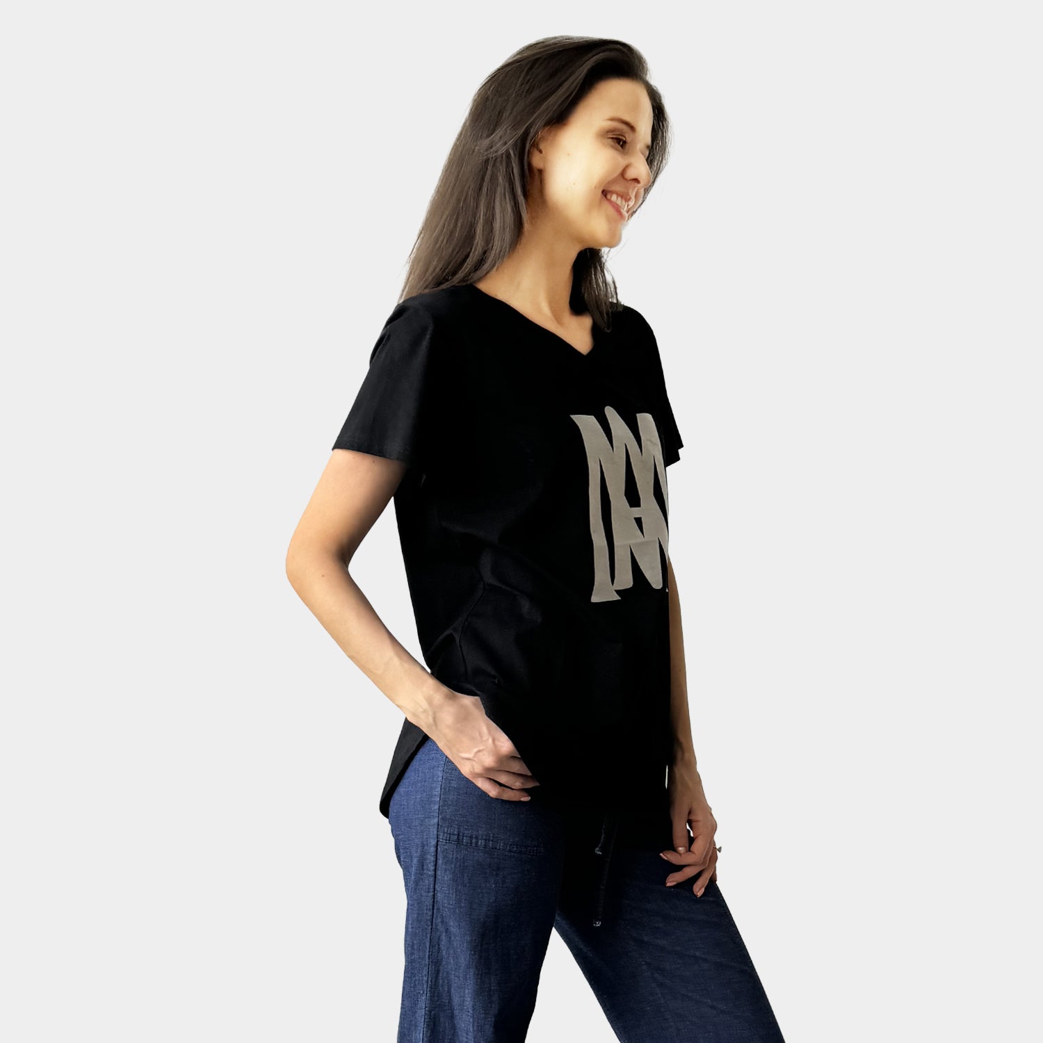 AM24057 V - NECK TEE