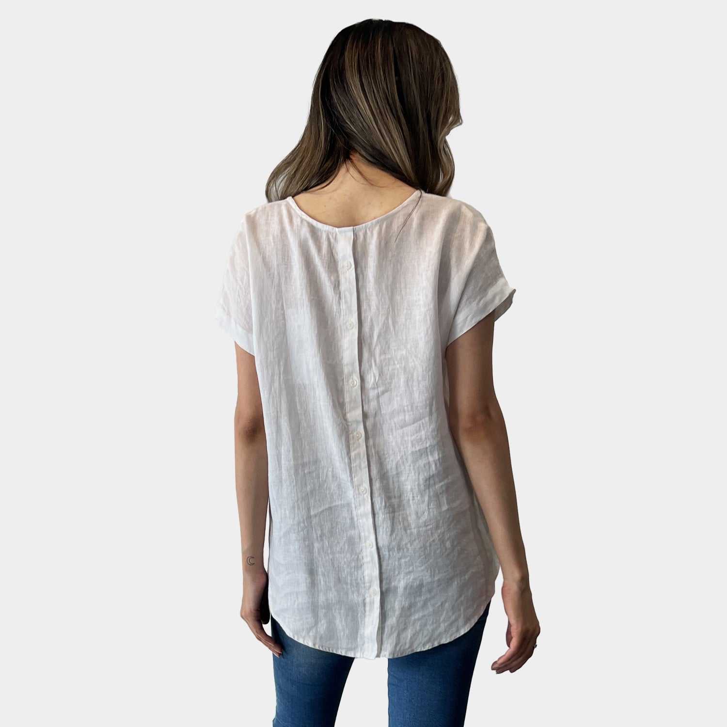 AM02415 BACK BUTTON TRIM 100%LINEN TOP