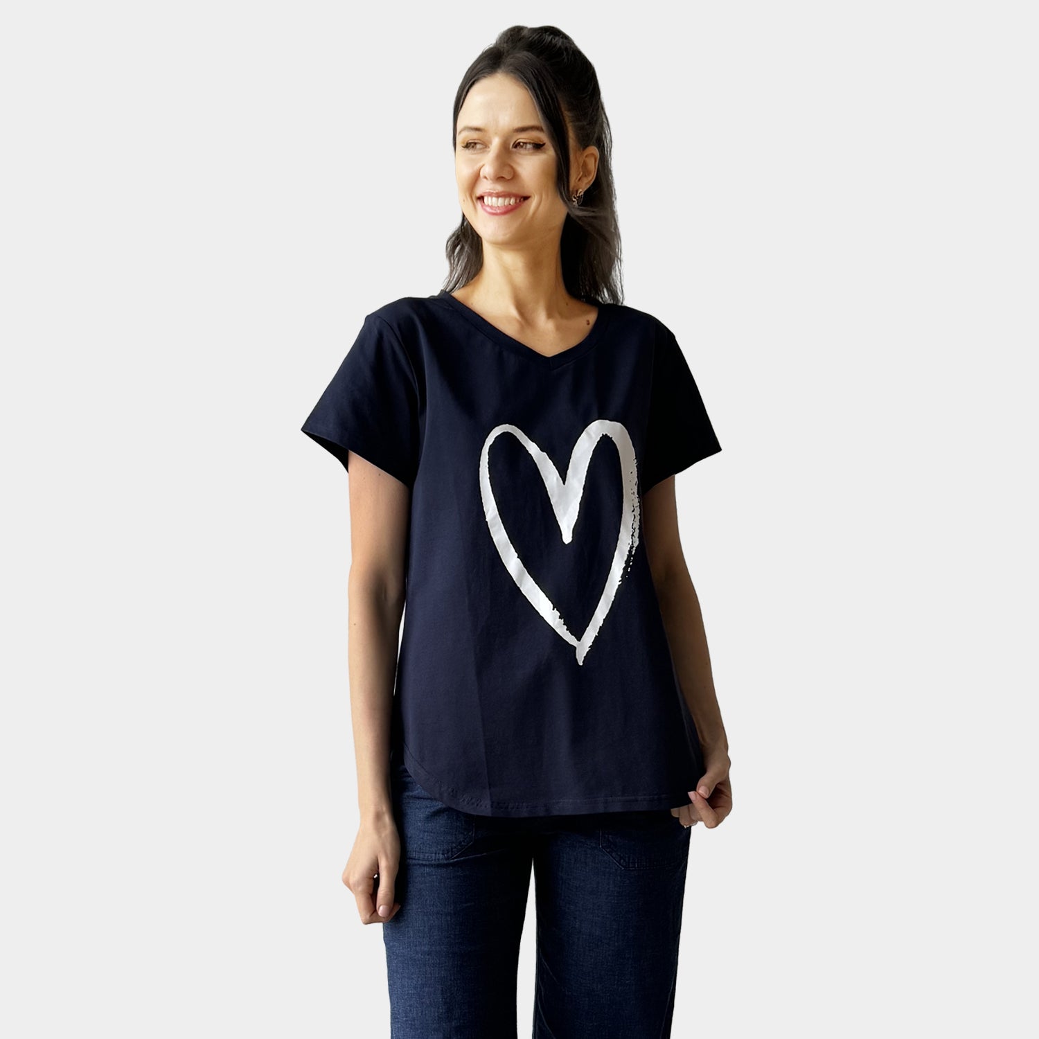 AM022202 LOVE HEART PRINT V NECK TEE