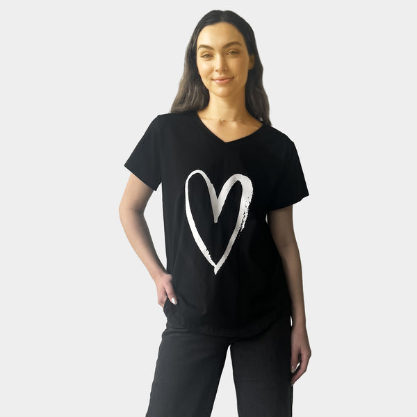 AM022202 LOVE HEART PRINT V NECK TEE