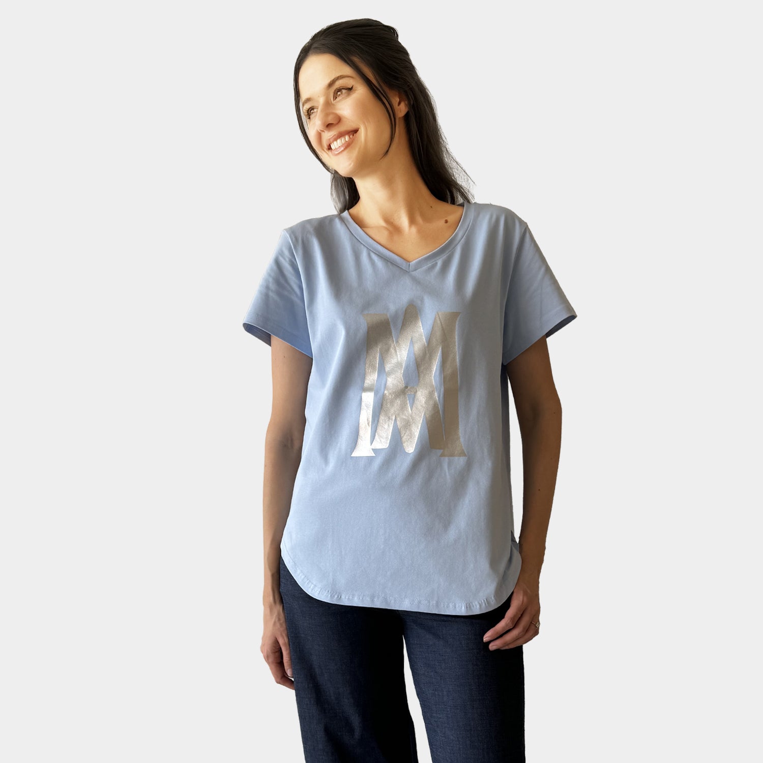 AM24057 V-NECK TEE